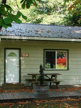 ホテルCabins And Campground At Cultus Lake Park チリワック エクステリア 写真